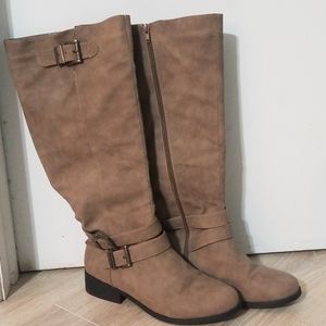 Qupid size 10 beige boots